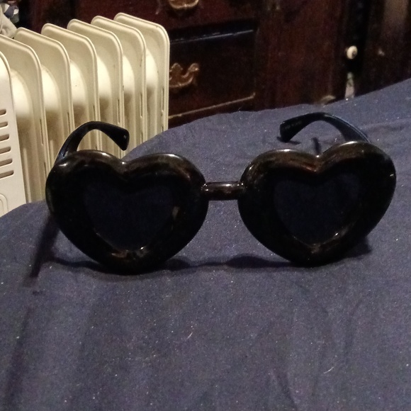 Sunglasses - Picture 2 of 5